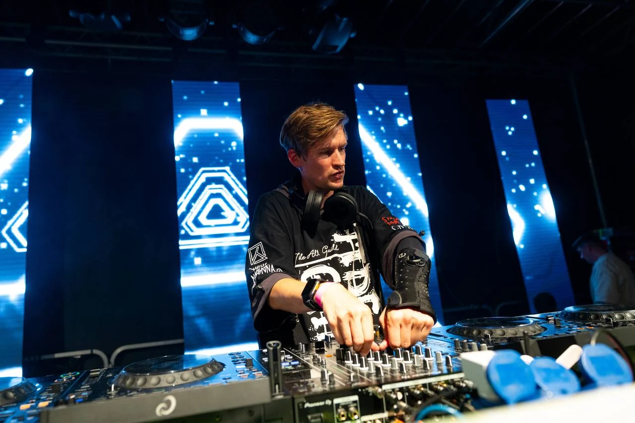 DJ Kwadrat beim Chamaeleon Festival — Foto 1