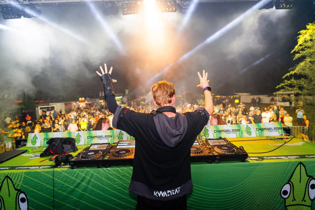 DJ Kwadrat beim Chamaeleon Festival — Foto 4